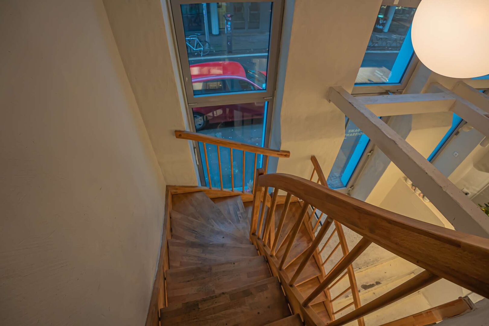 Treppe zum Laden