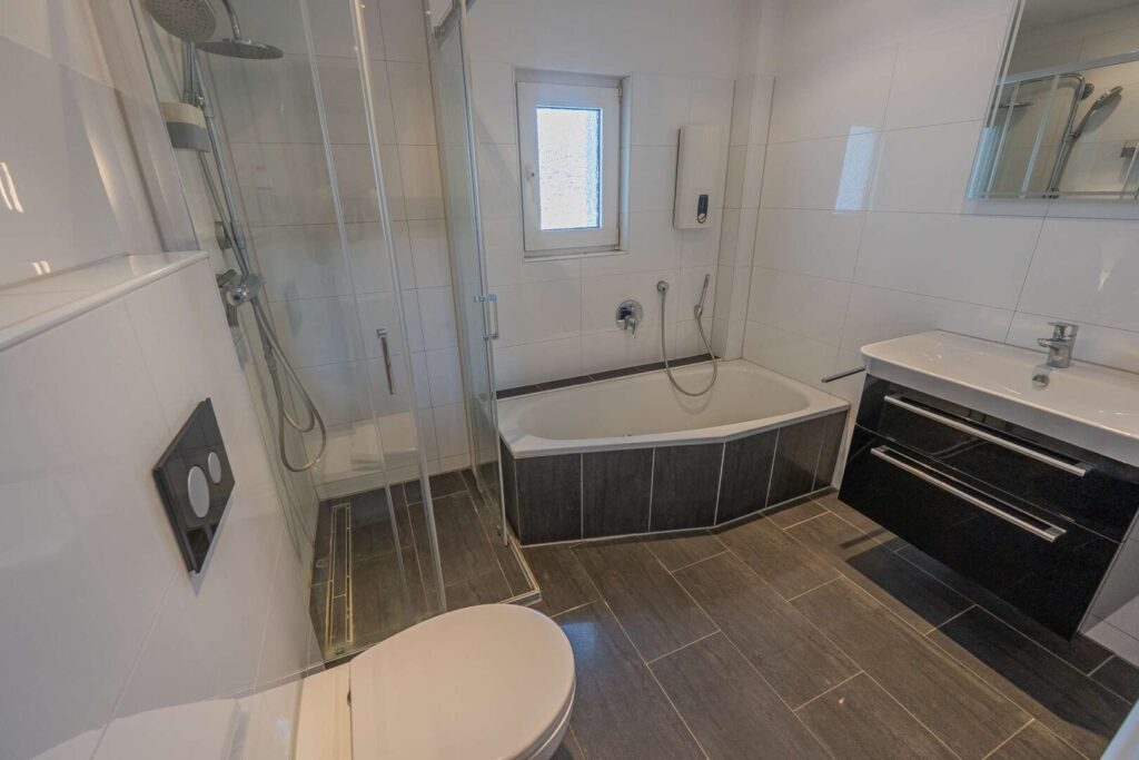 Wannen+Duschbad