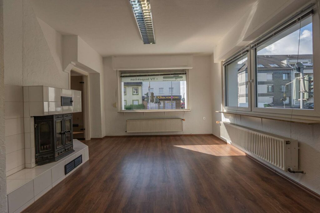 Wohnzimmer mit Kamin