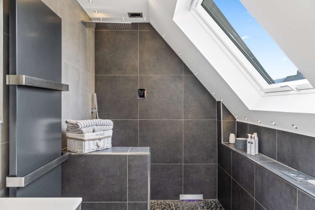 Wannen- und Duschbad-WC im Obergeschoss