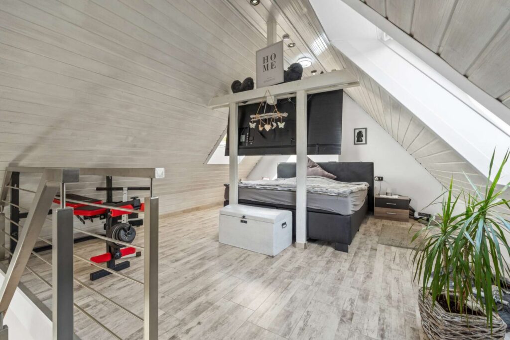 Schlafzimmer im Spitzboden