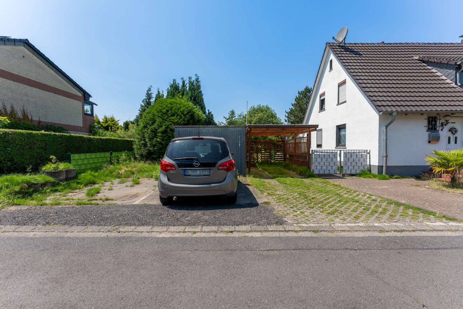 Garagen und Stellplätze