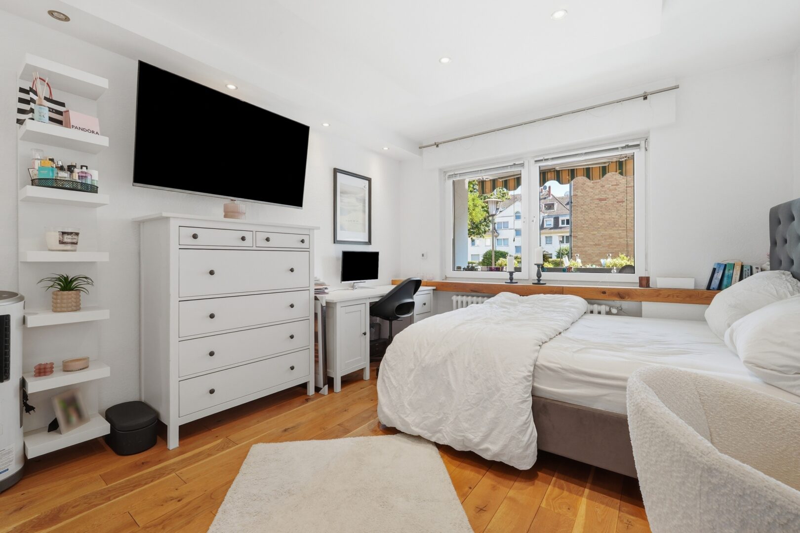 Schlafzimmer 1