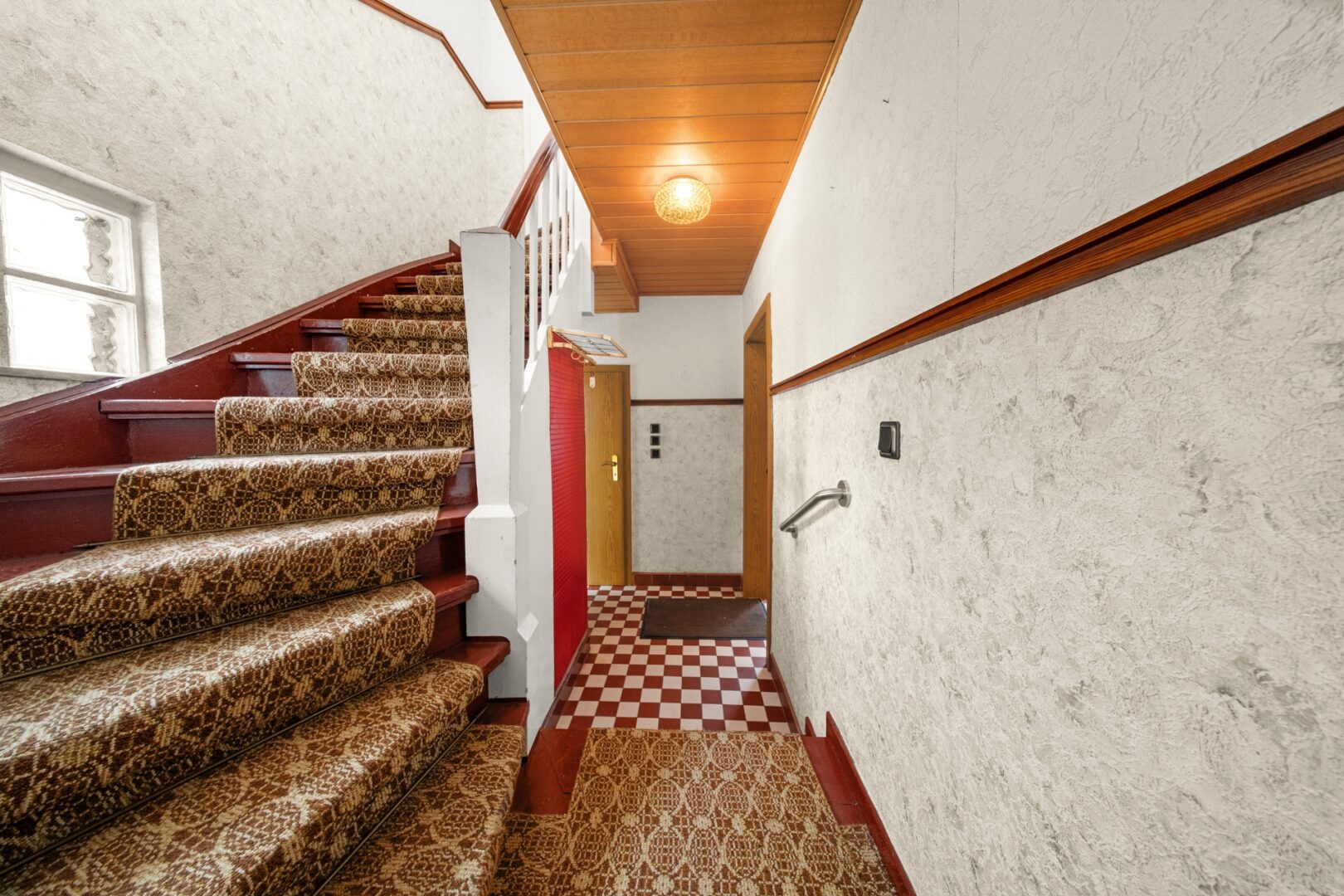 Flur mit Treppe
