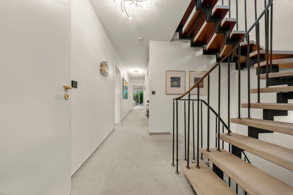 Flur mit Treppe