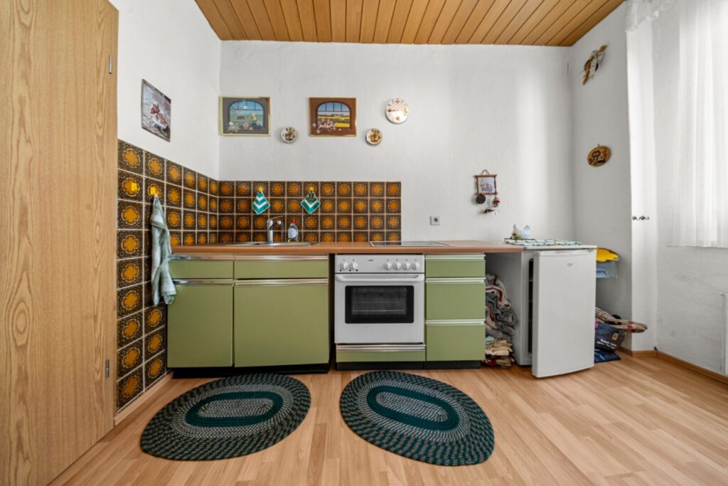 Küche mit Einbauküche
