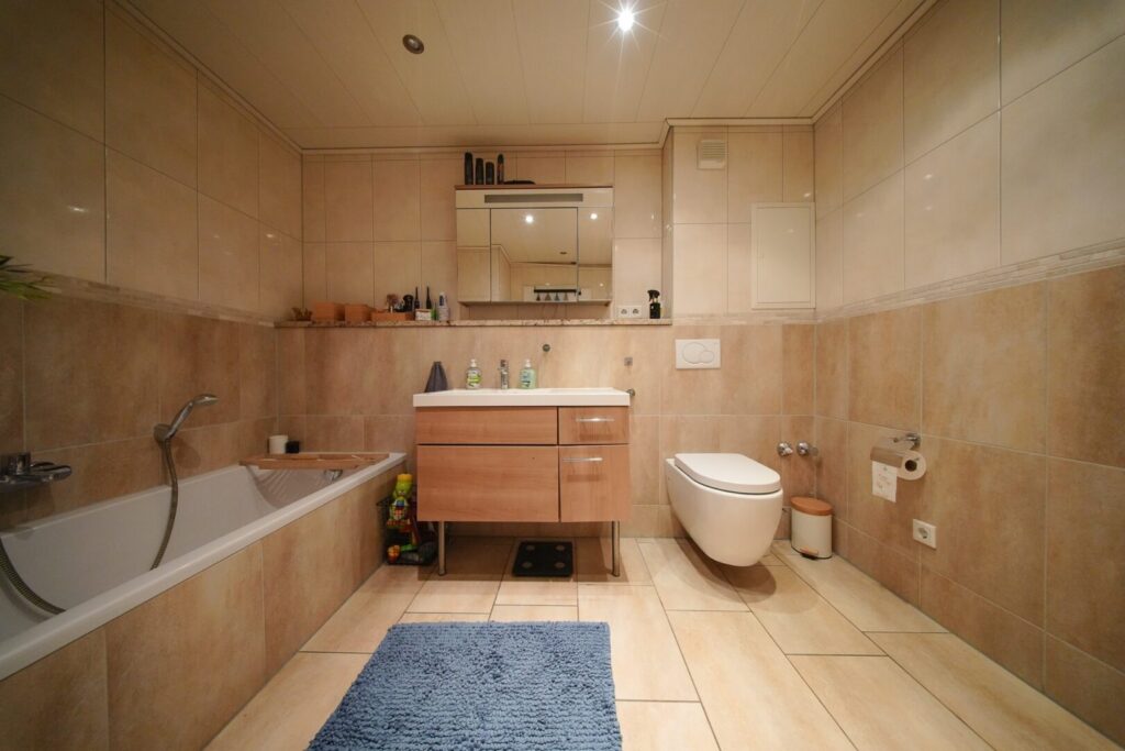 Wannenbad-WC Einliegerwohnung