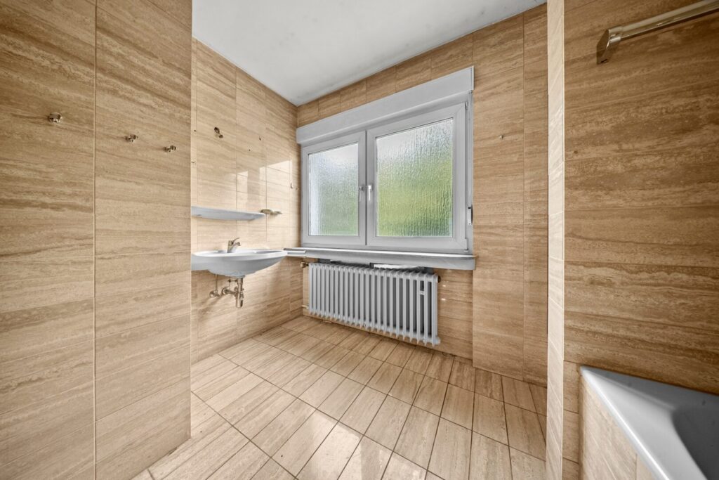 Badezimmer mit Badewanne