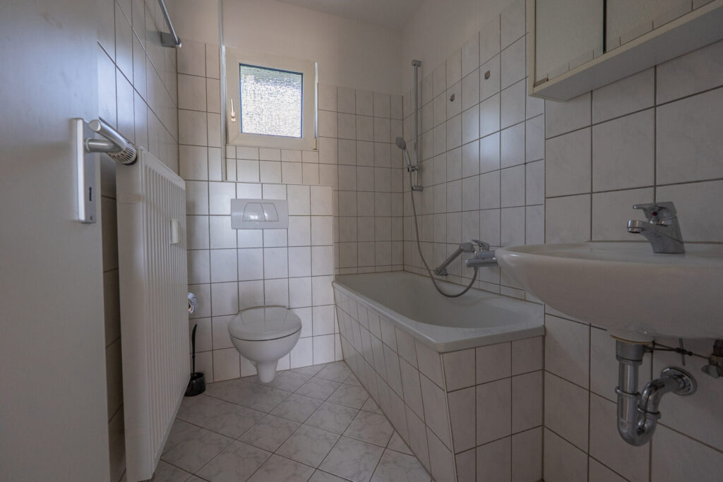 Wannenbad/WC mit Fenster