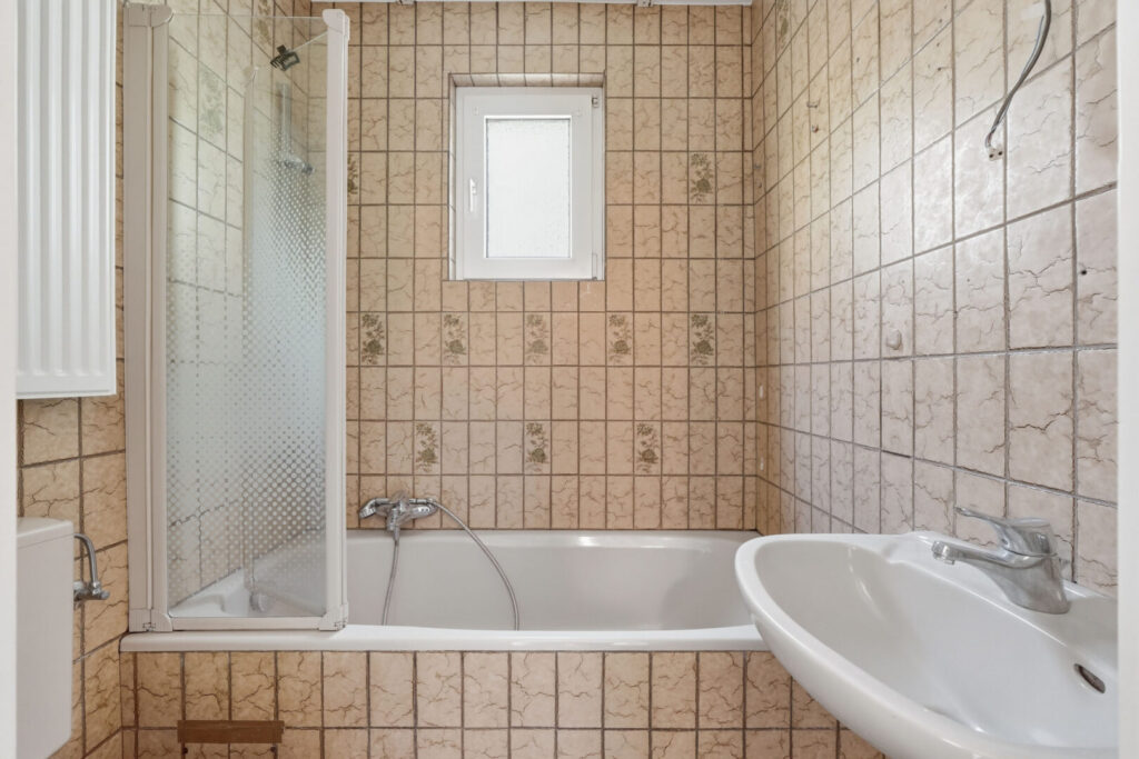 Wannenbad-WC im Obergeschoss