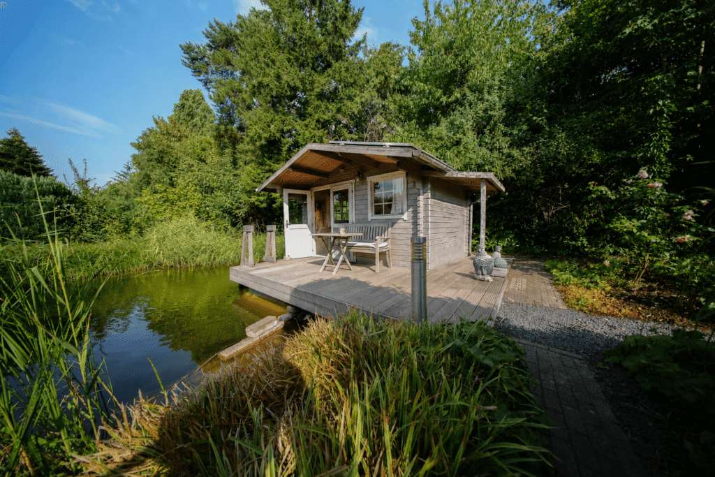 Gartenbereich mit Teich